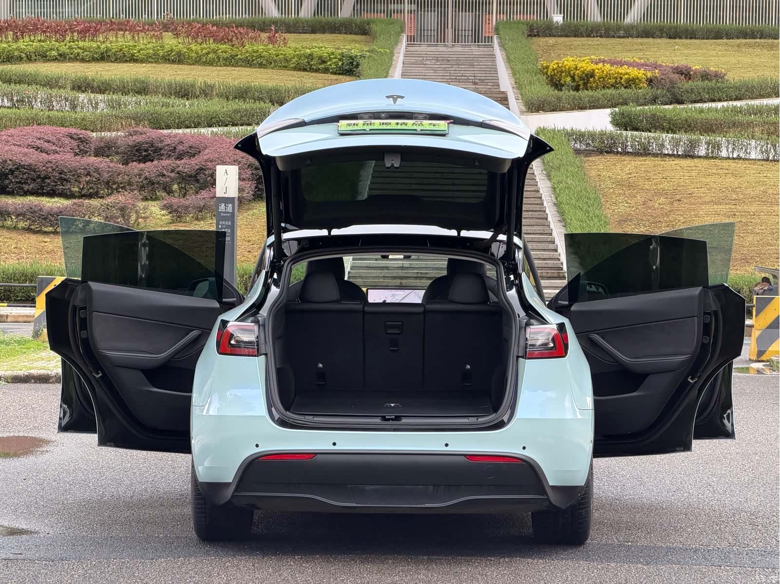 Tesla Model Y, 2021 17