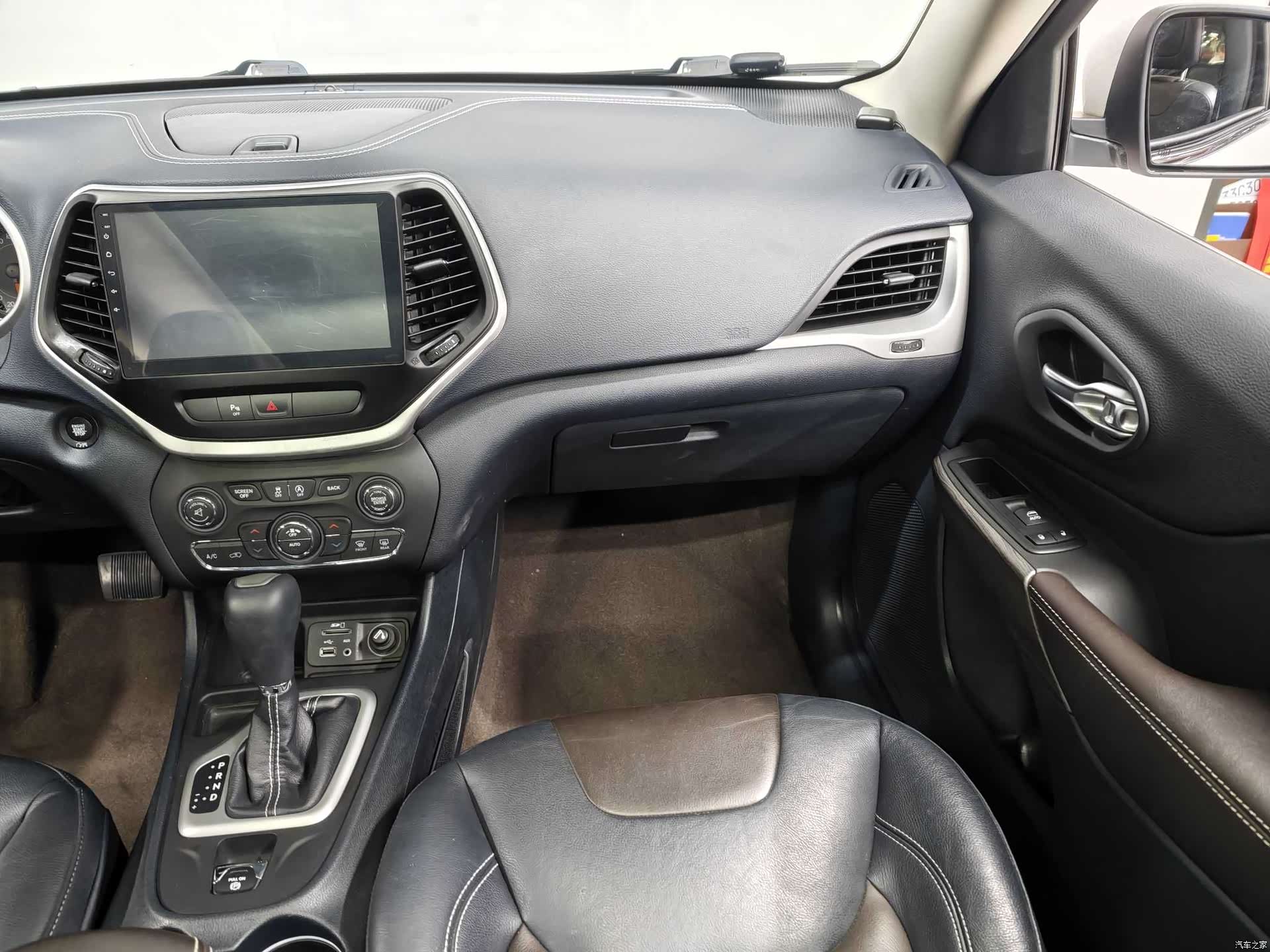 Jeep Cherokee, 2017 13