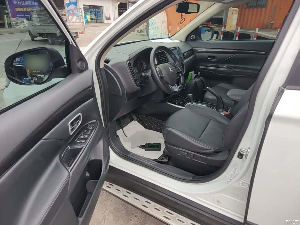 Mitsubishi Outlander, 2018 16
