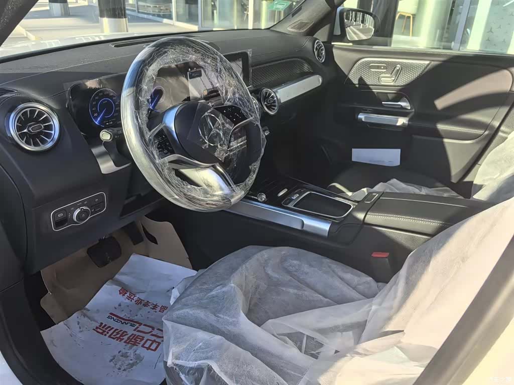 Mercedes-Benz EQB, 2025 13