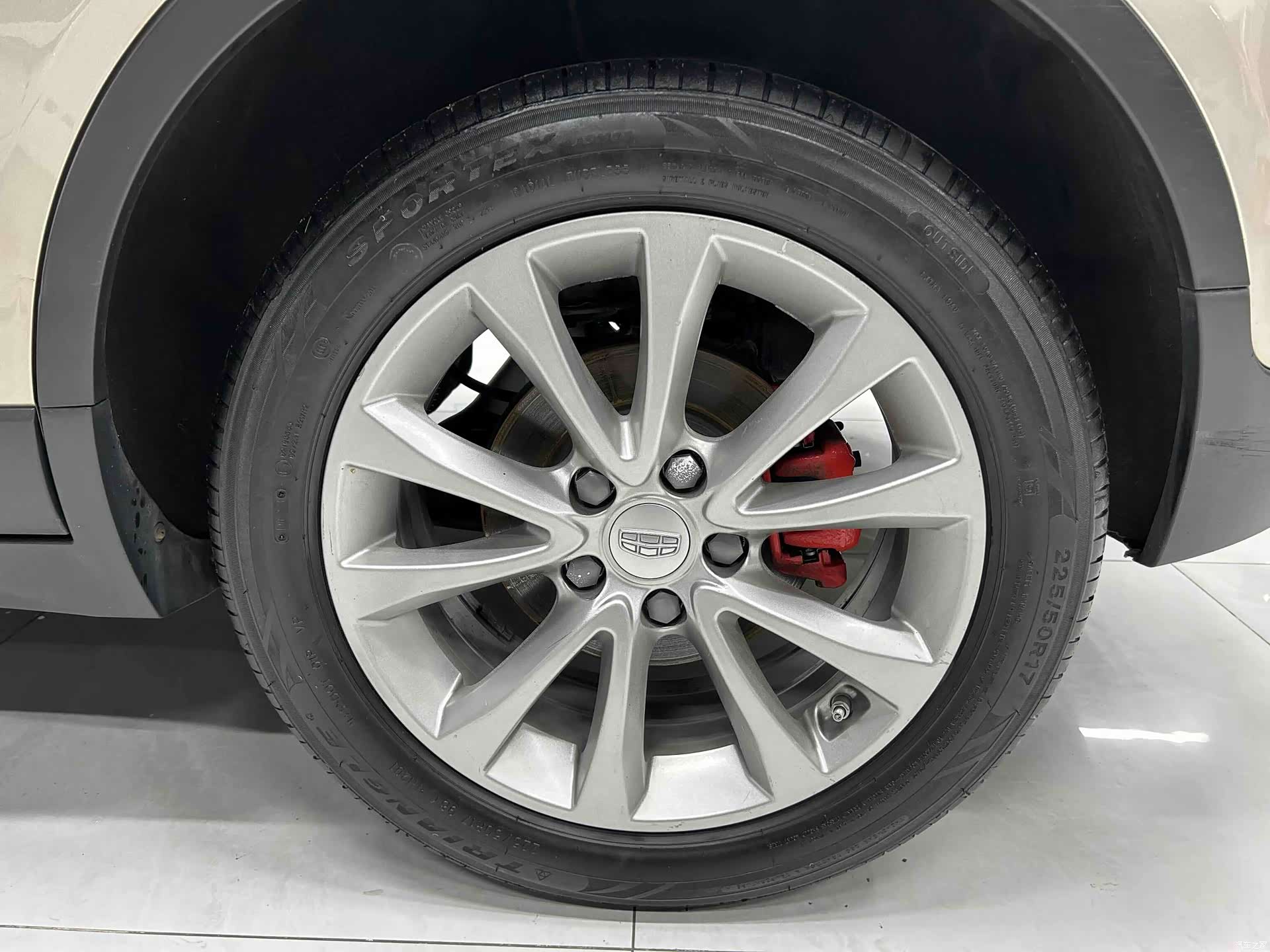 Geely Emgrand, 2018 13