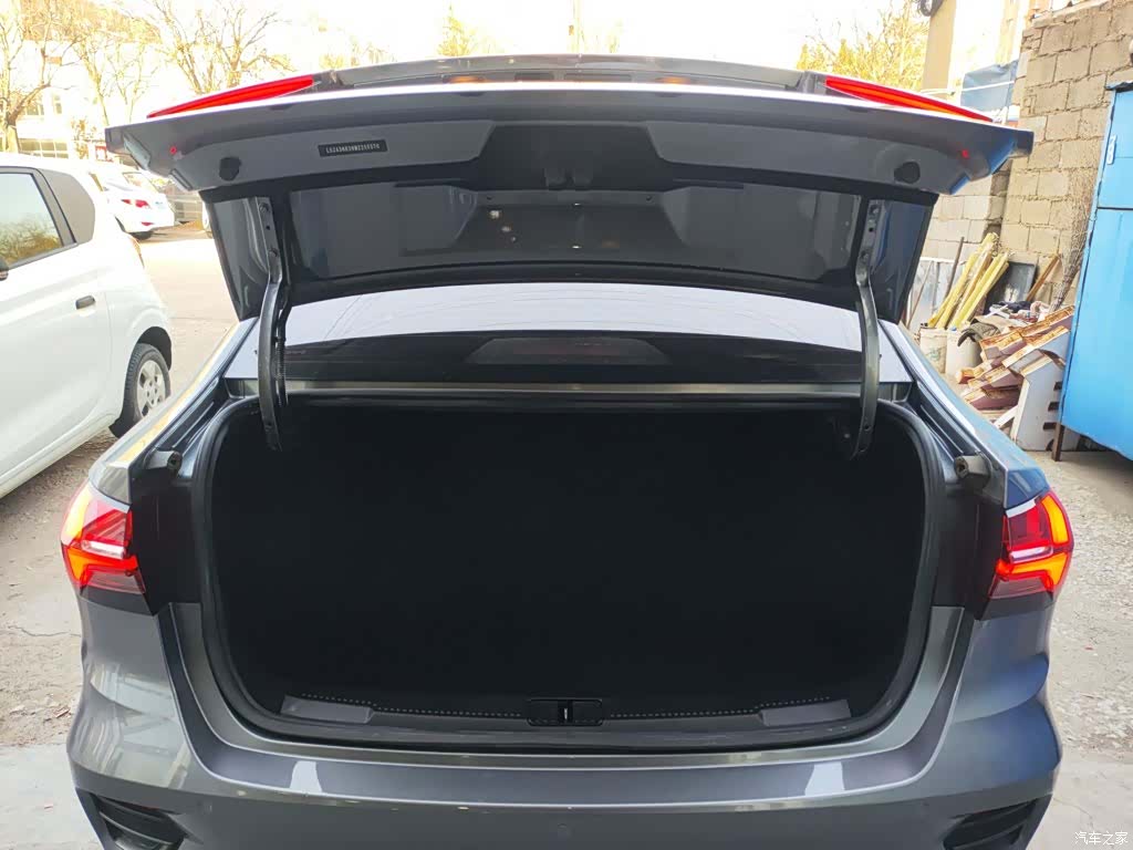 Roewe i5, 2021 15