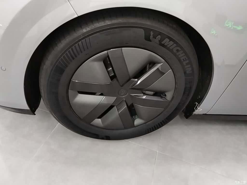 Li Auto MEGA, 2025 23