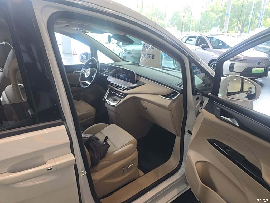 Buick GL8, 2025 11