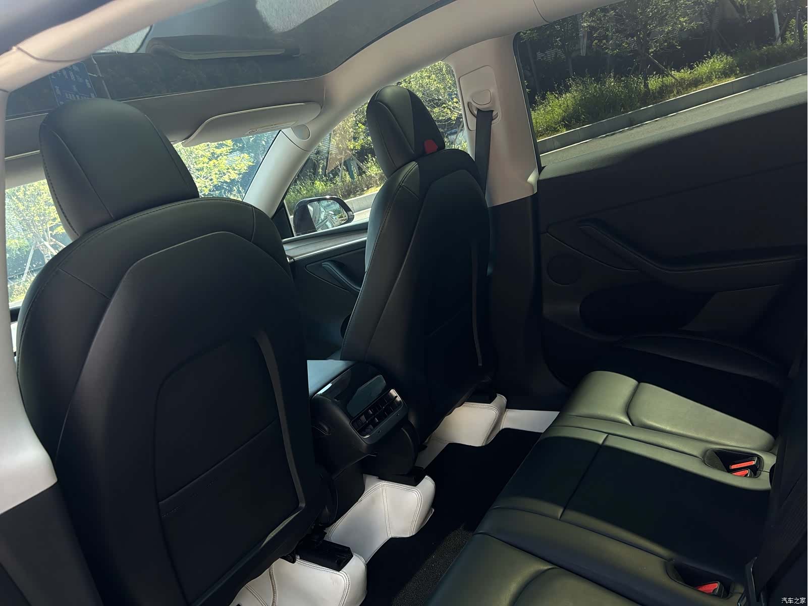Tesla Model Y, 2021 все фото