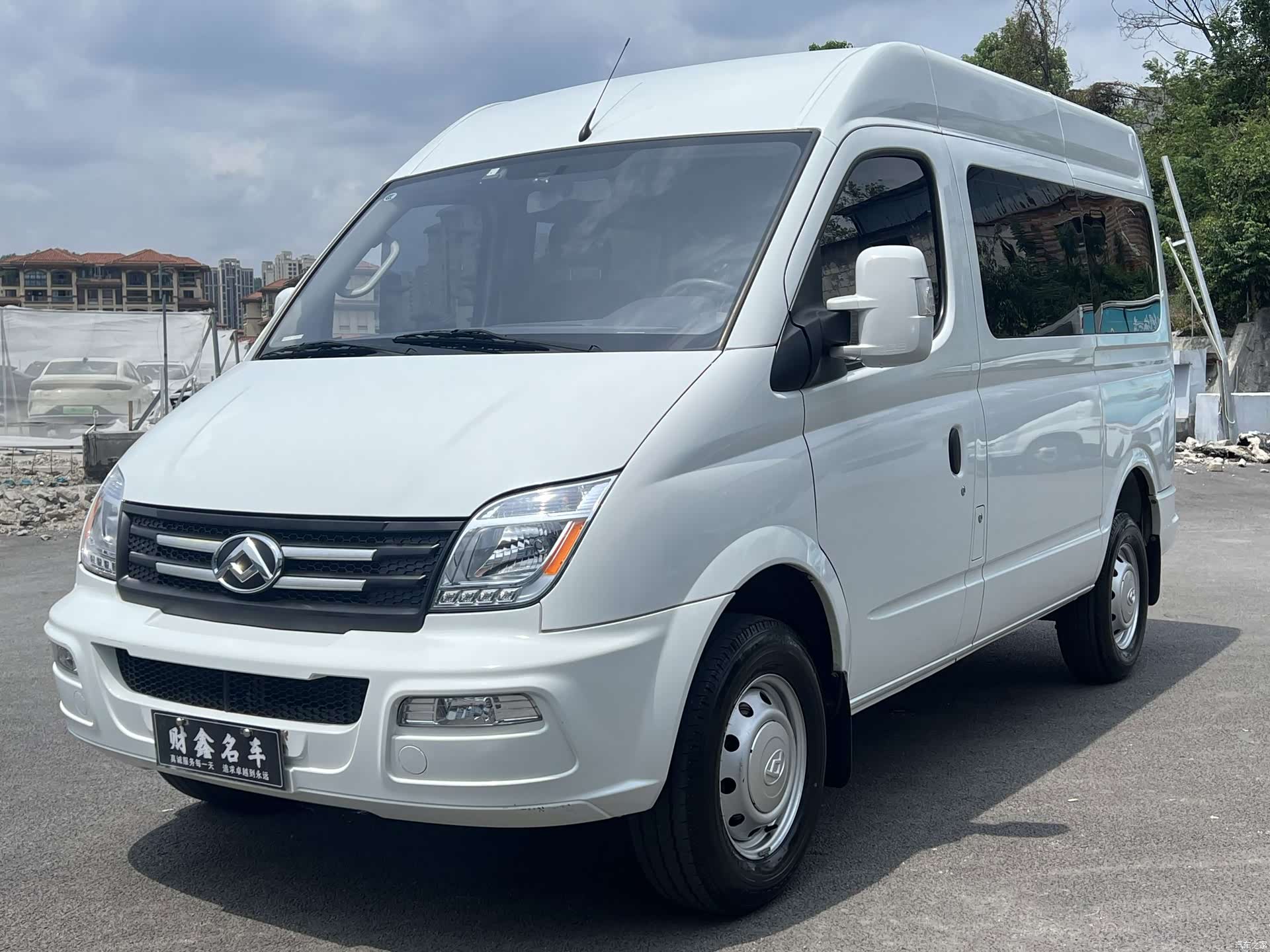 Maxus V80, 2024 1