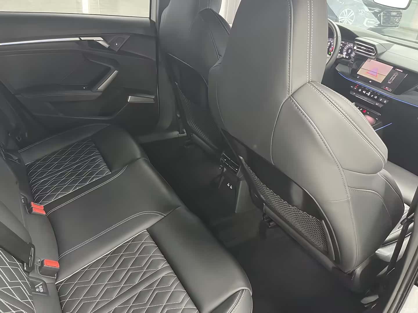 Audi Flying Spur, 2025 14