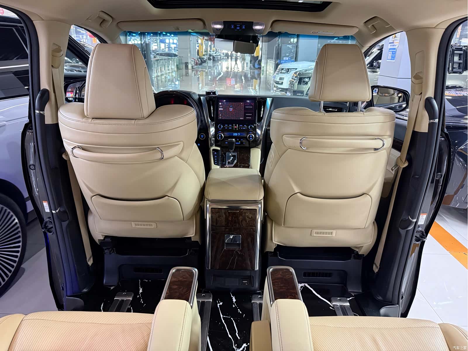 Toyota Alphard, 2022 14