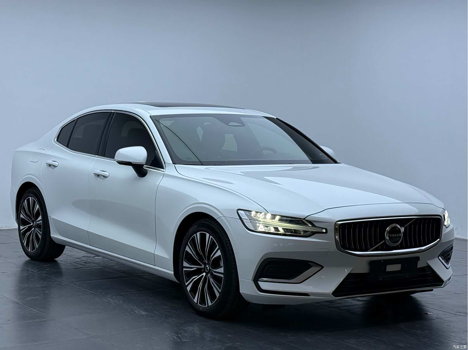 Volvo S60, 2023 3