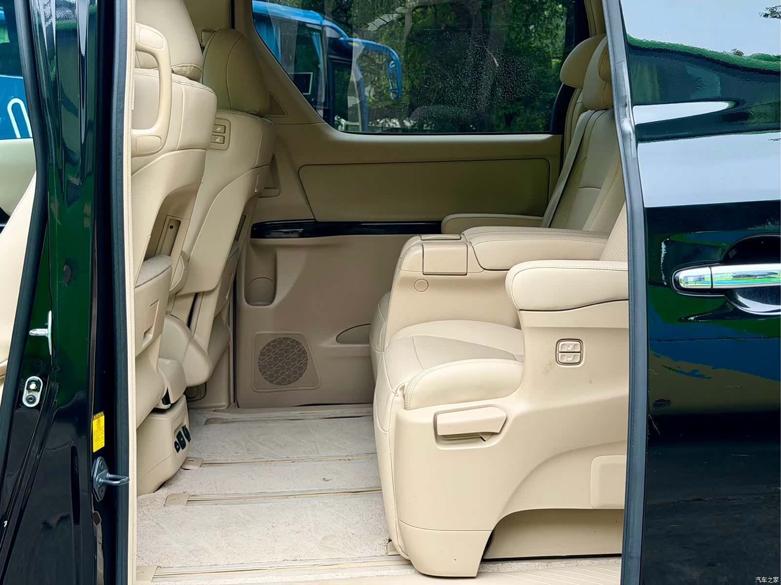 Toyota Alphard, 2012 17