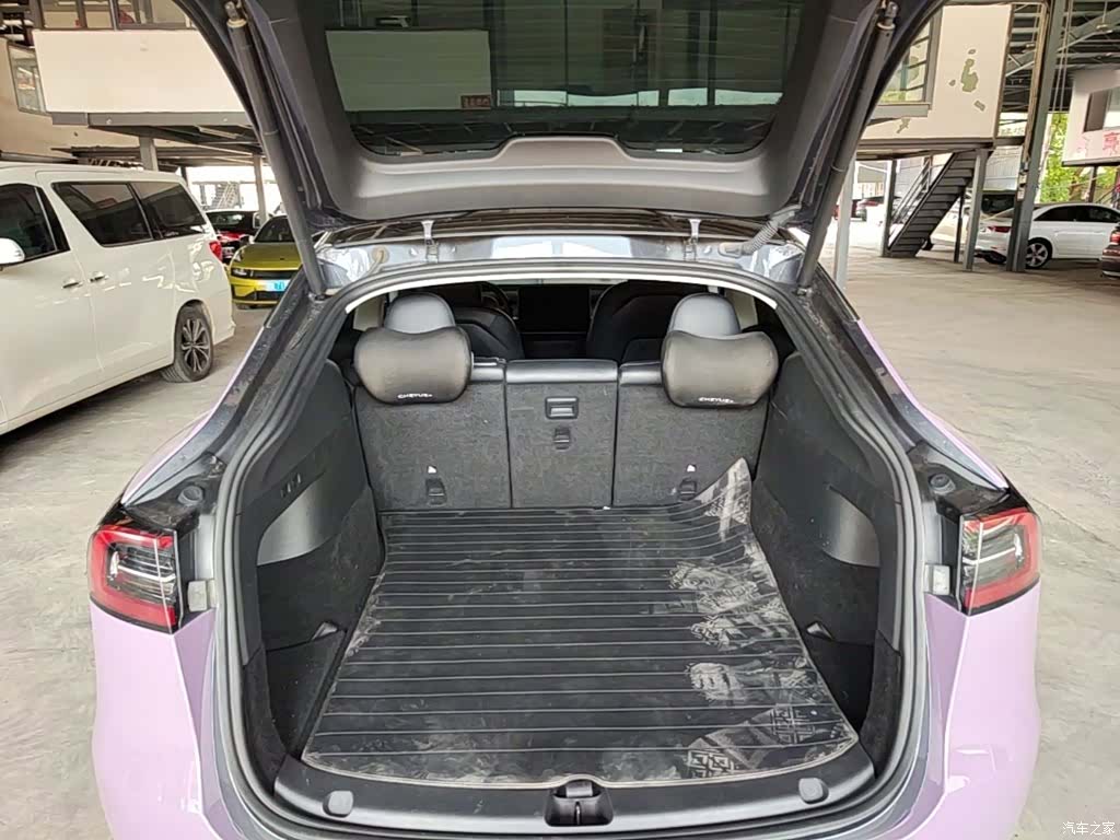 Tesla Model Y, 2023 19