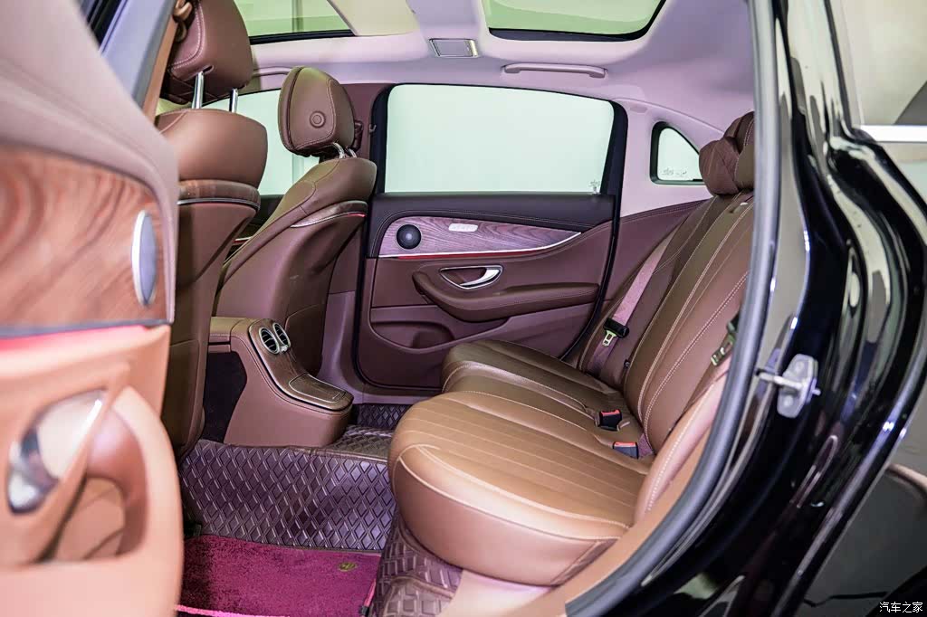 Mercedes-Benz E-Class, 2023 16