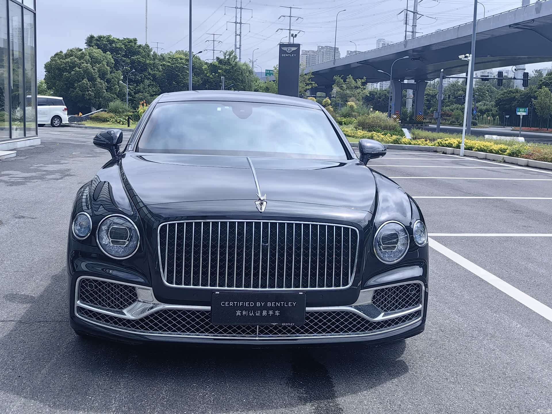 Bentley Flying Spur, 2023 1