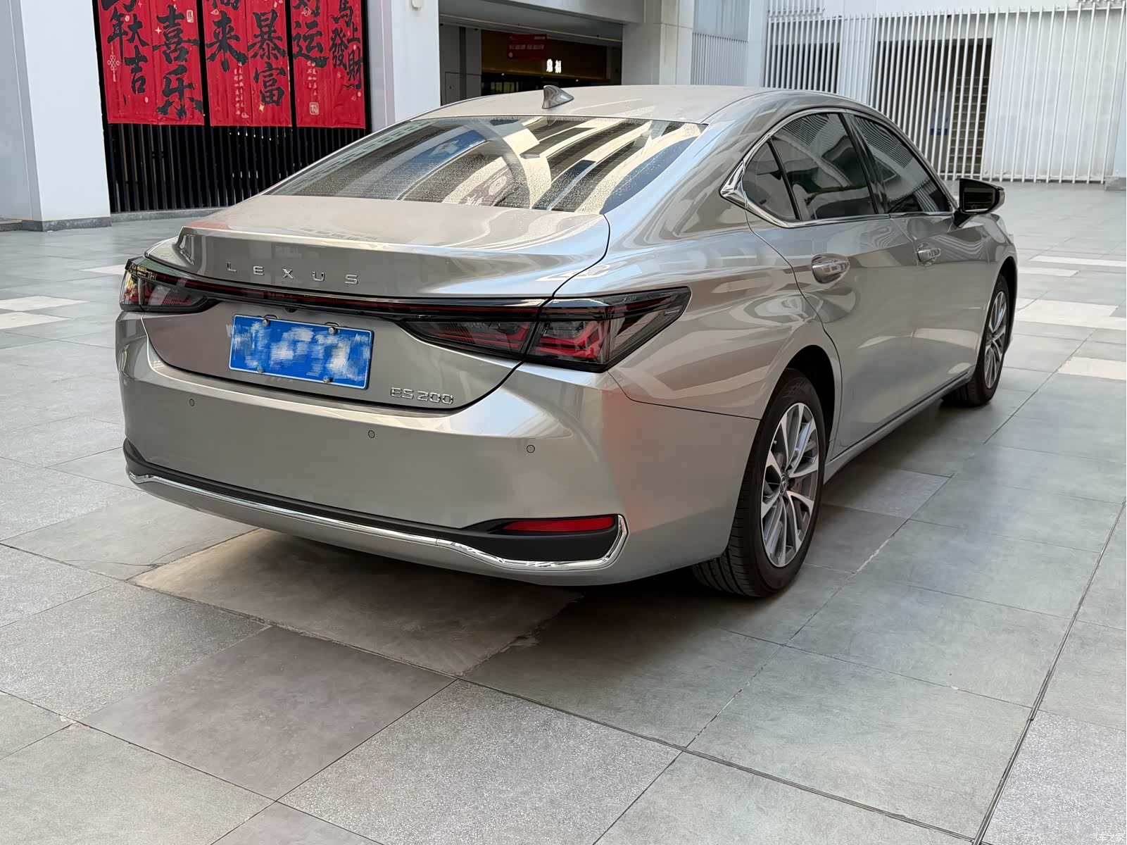 Lexus ES, 2025 4