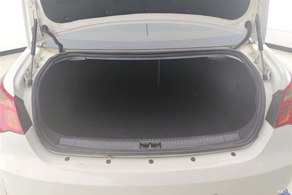 Roewe 550, 2012 4
