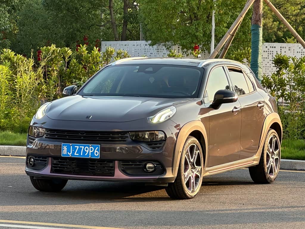 Lynk & Co 02