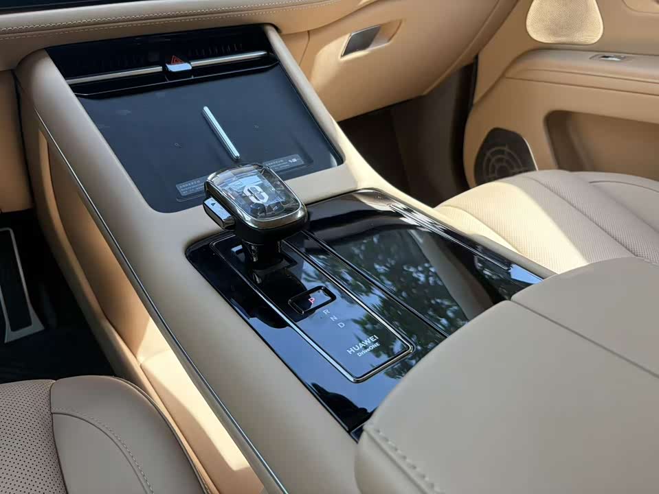 AITO Ask the world M7