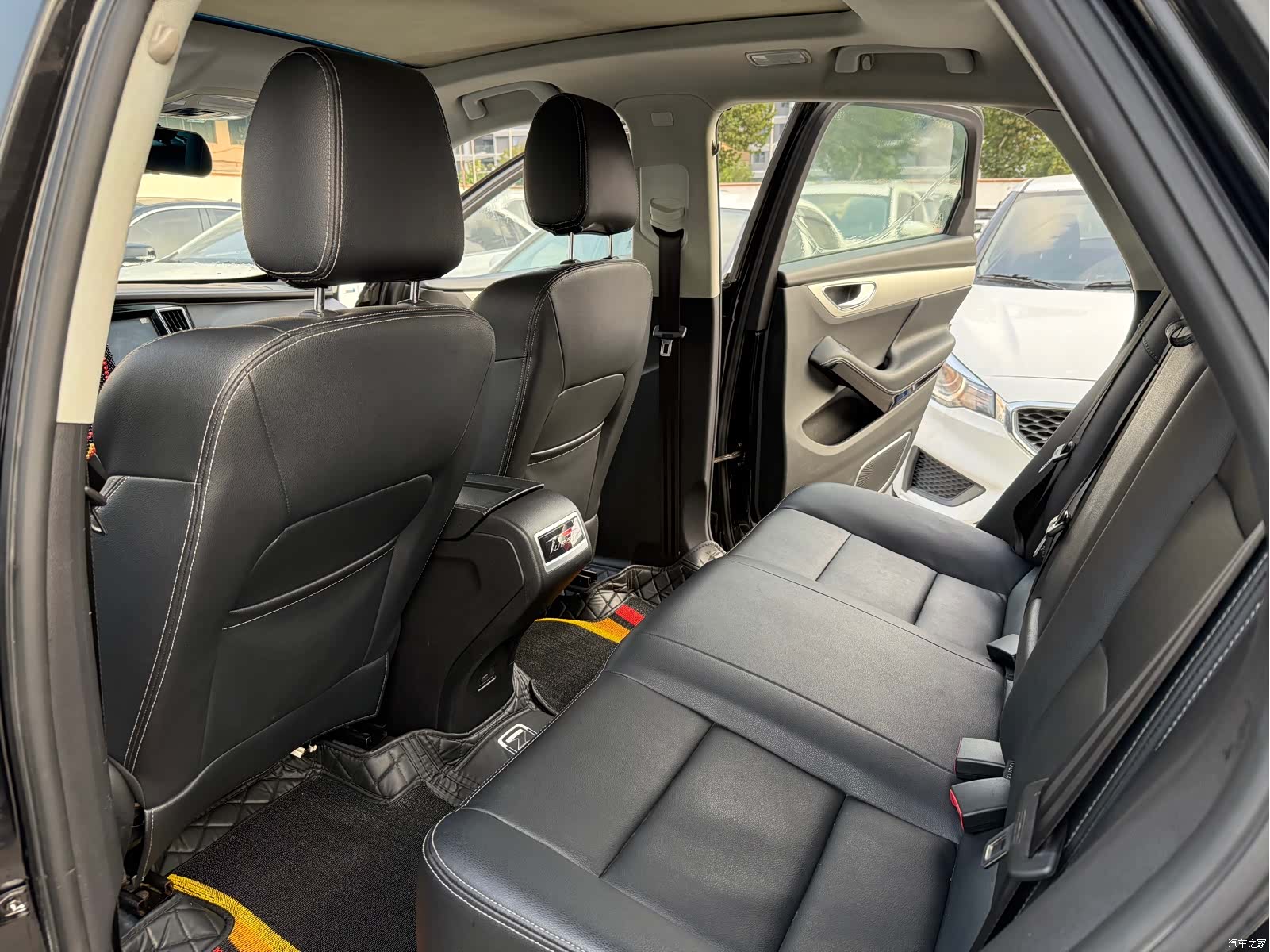Zotye SR7, 2016 8