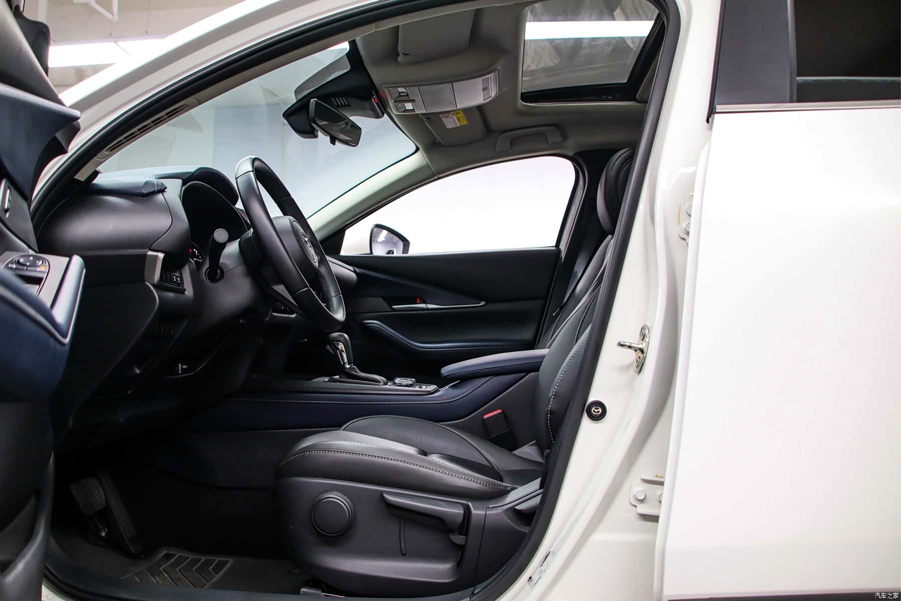Mazda CX-30, 2022 12