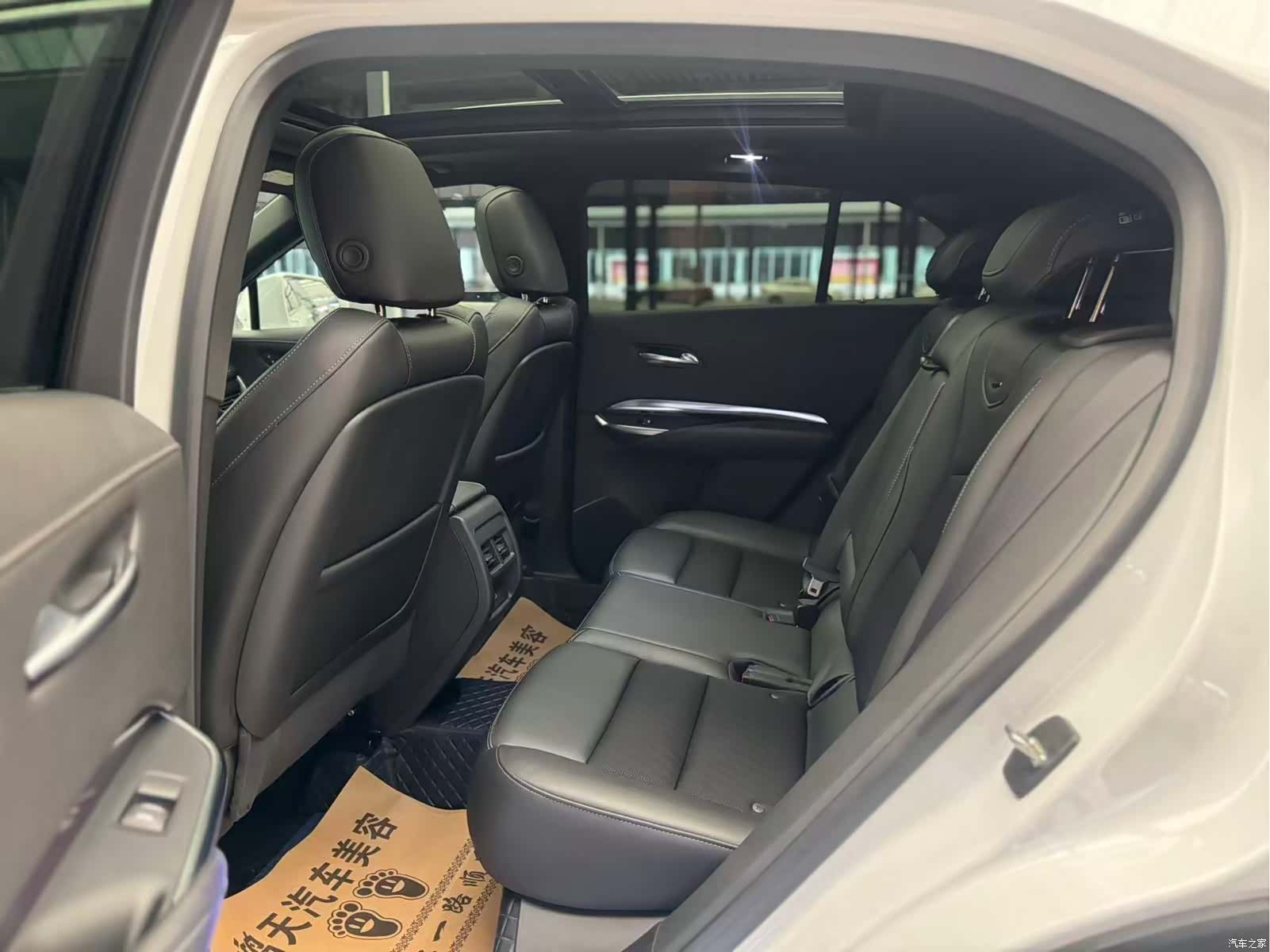 Cadillac XT4, 2022 10