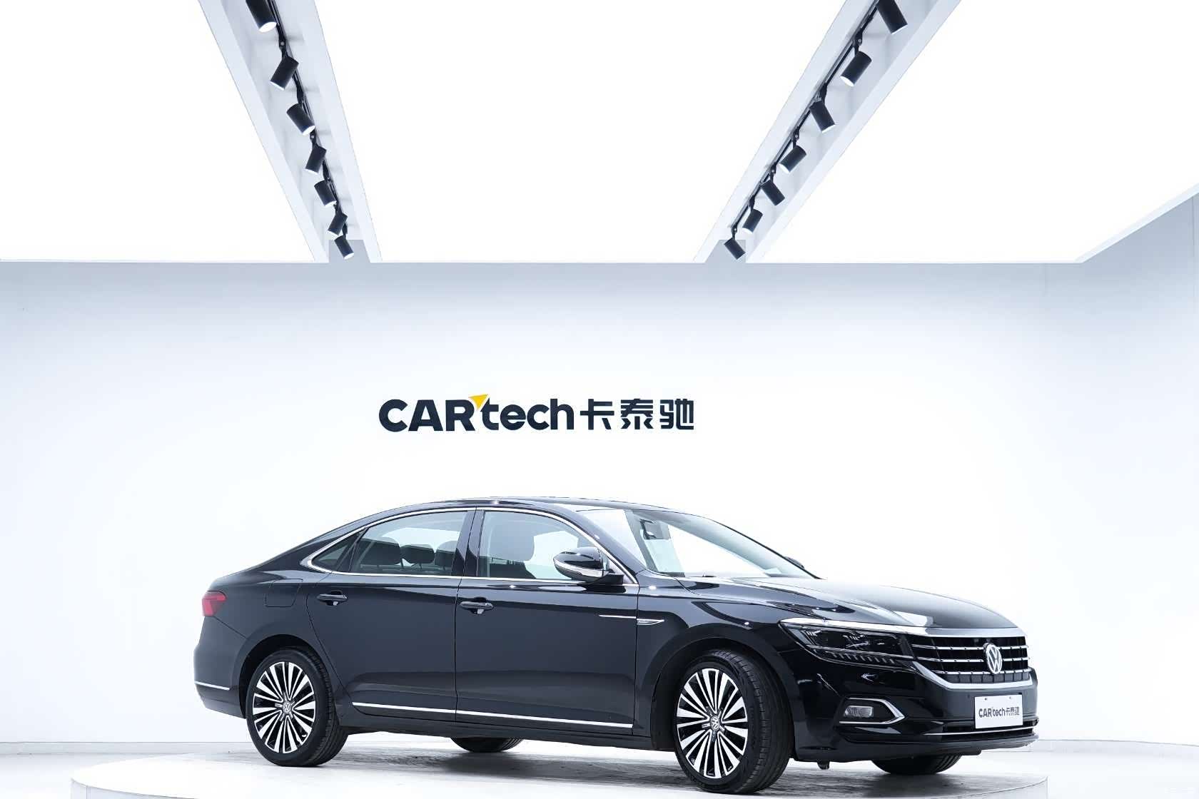 Volkswagen Passat, 2019 все фото