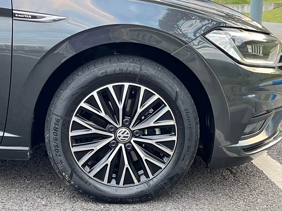 Volkswagen Sagitar