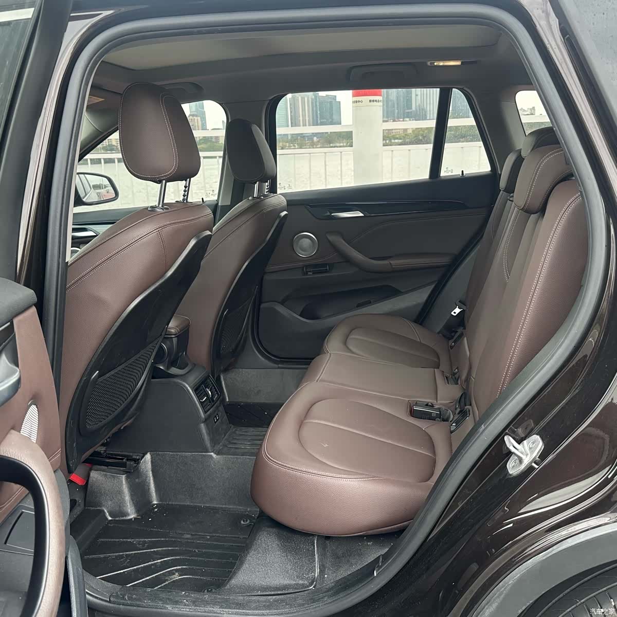 BMW X1, 2021 все фото