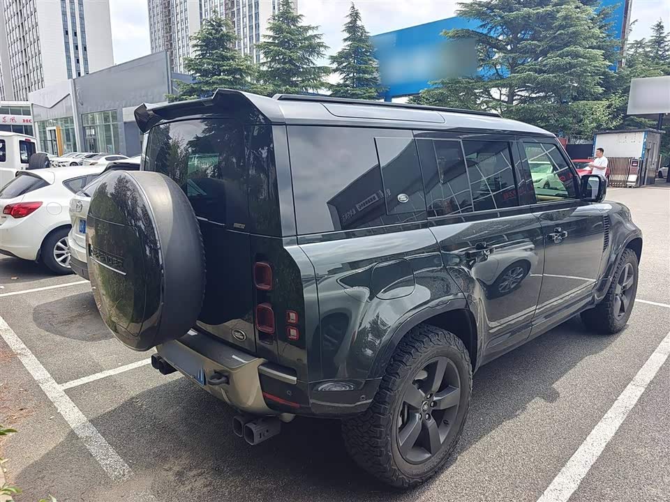 Land Rover guard