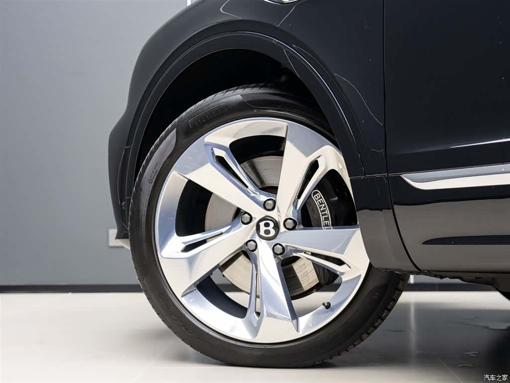 Bentley Bentayga, 2024 4