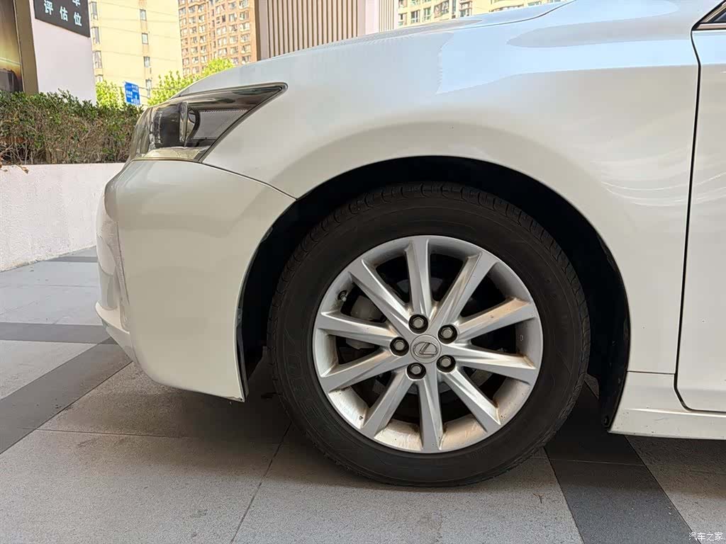 Lexus CT, 2013 11