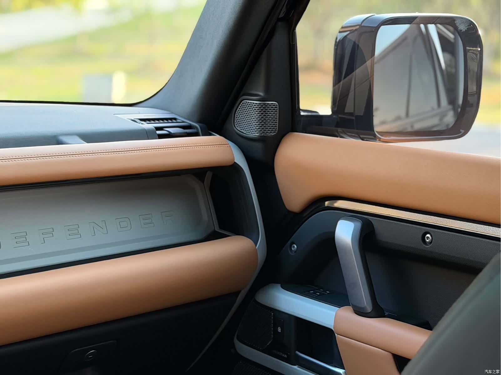 Land Rover Defender, 2024 12