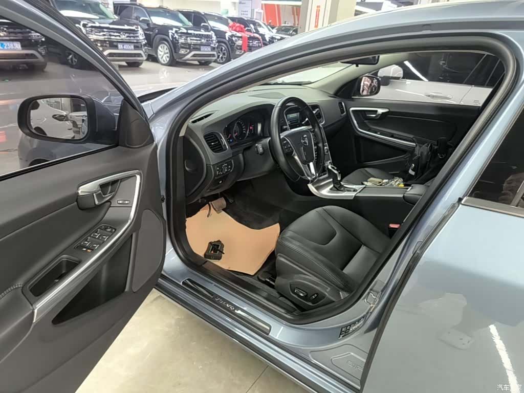 Volvo S60, 2017 16