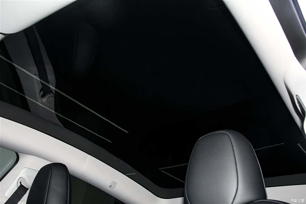 Tesla Model Y, 2024 28