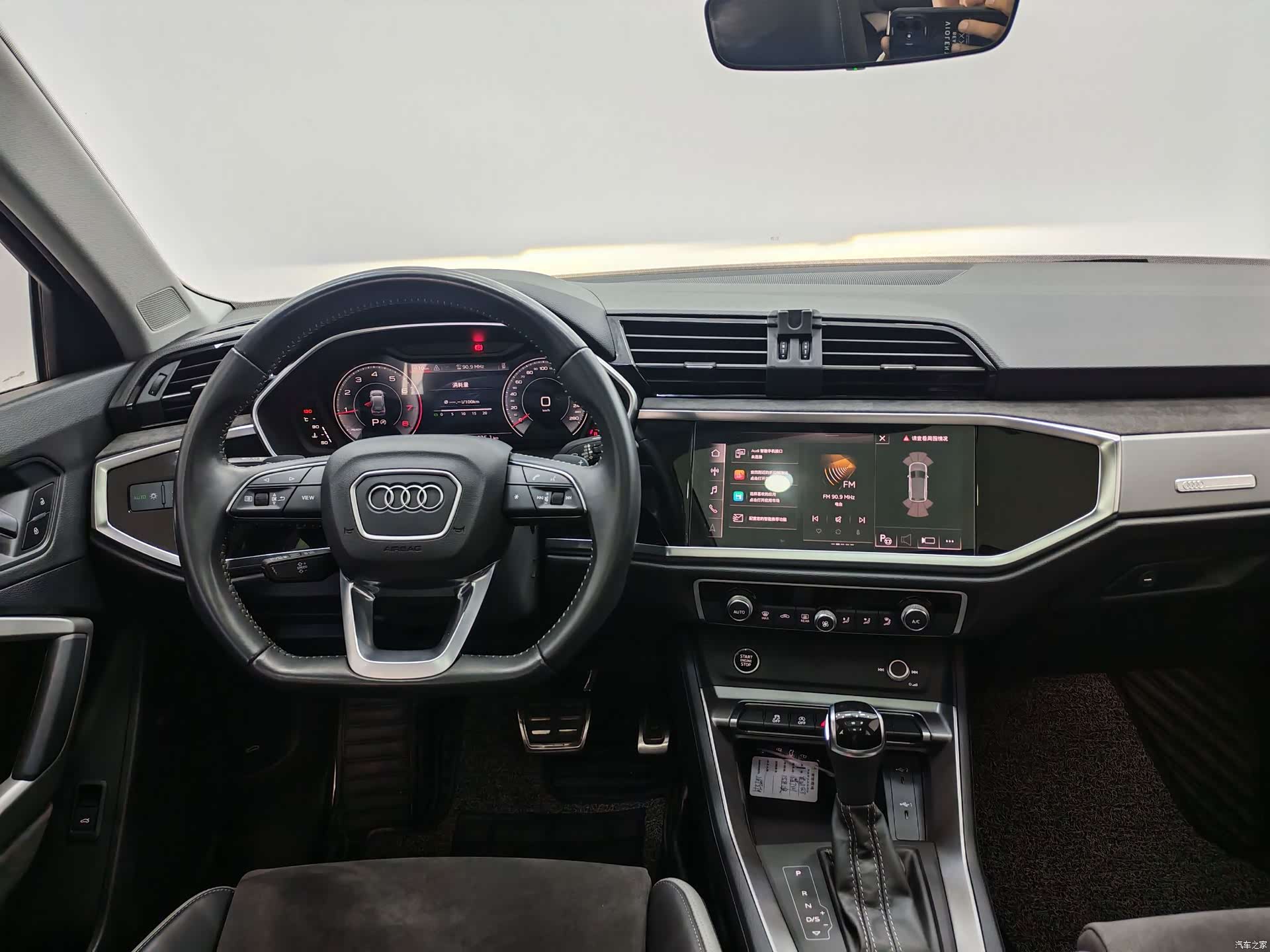 Audi Q3, 2022 10