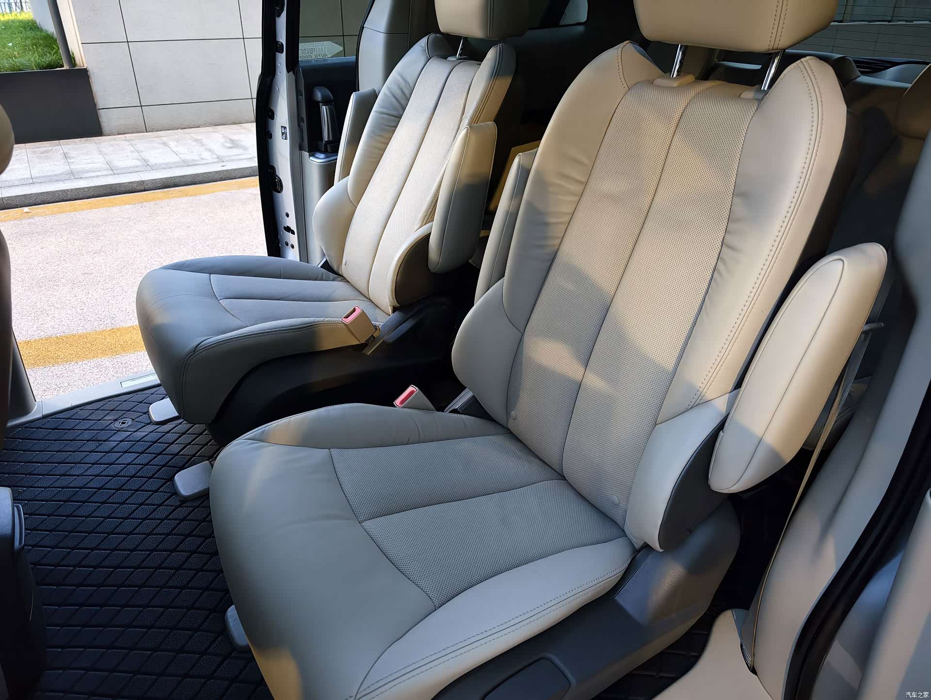 Buick GL8, 2012 9