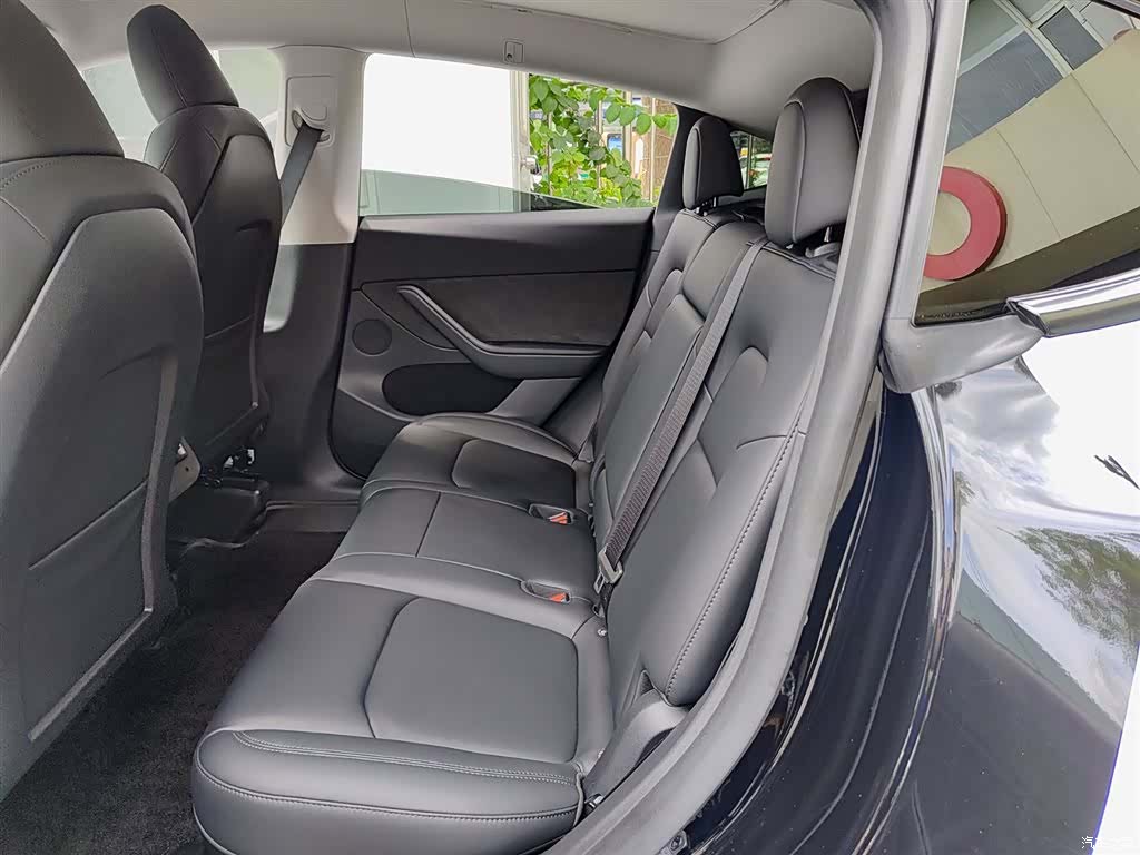 Tesla Model Y, 2024 8