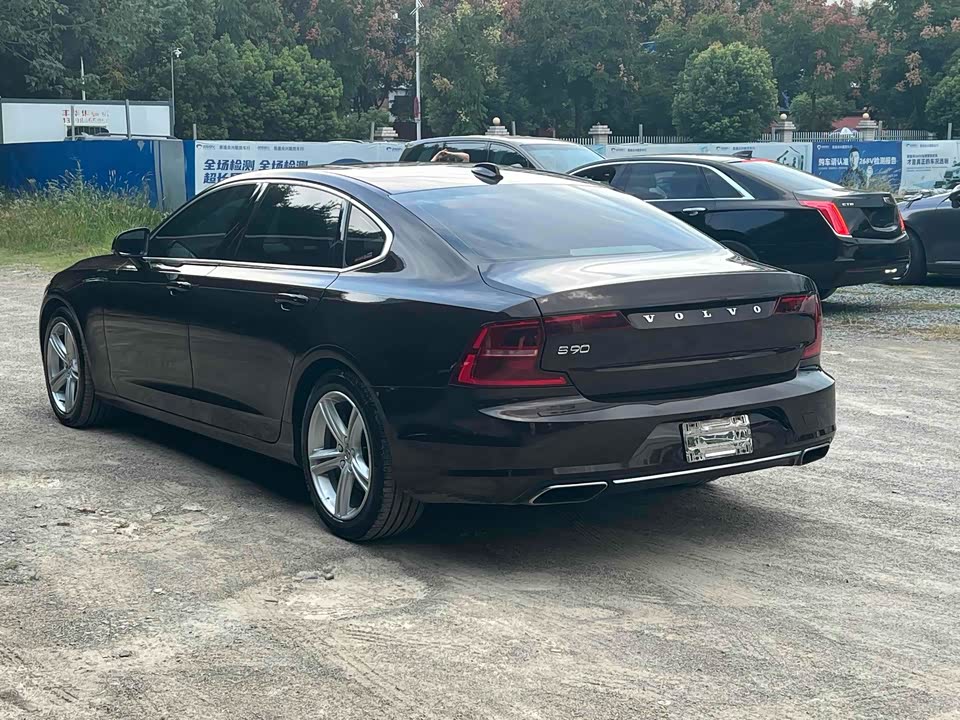 Volvo S90