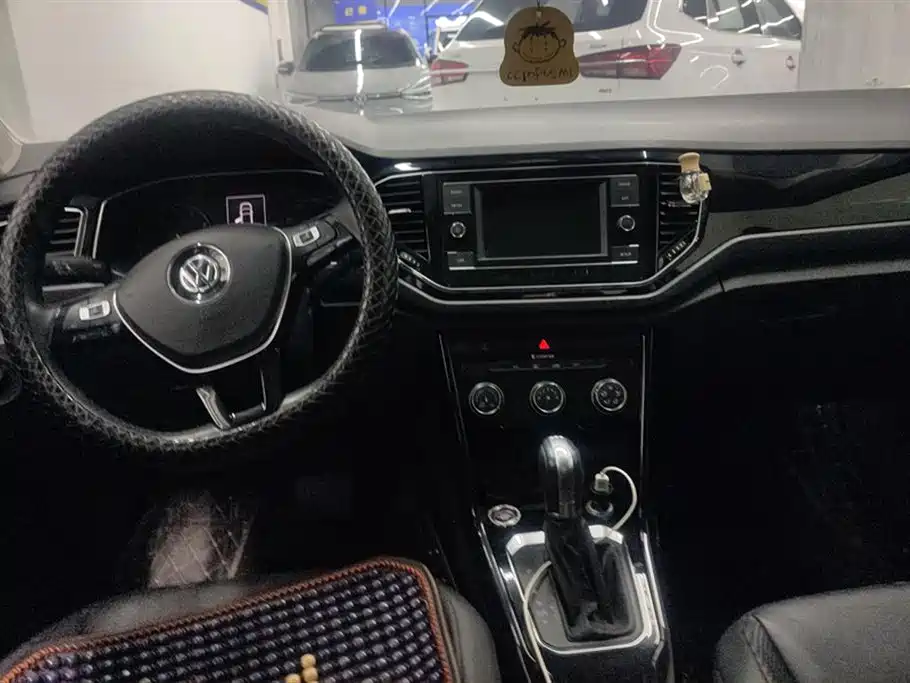 Volkswagen T-ROC exploring Songs
