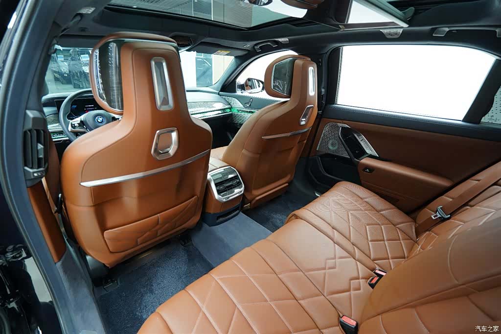 BMW i7, 2024 13