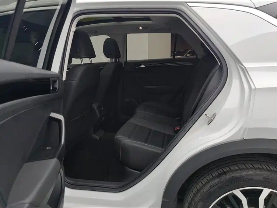 Volkswagen T-ROC exploring Songs