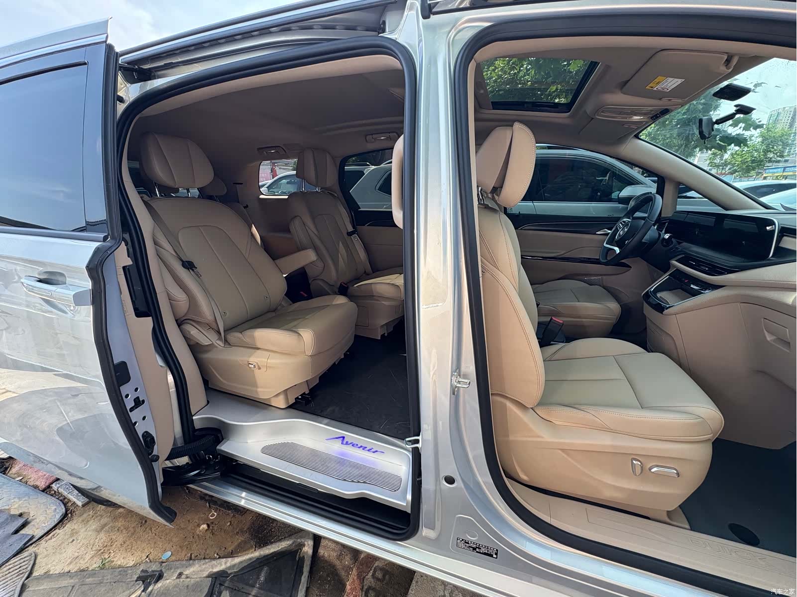 Buick GL8, 2025 12