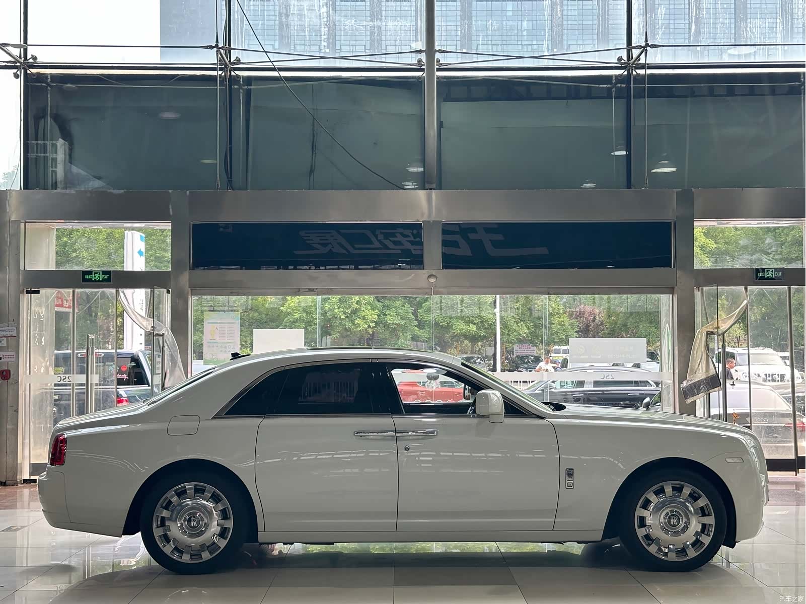 Rolls-Royce Ghost, 2011 4