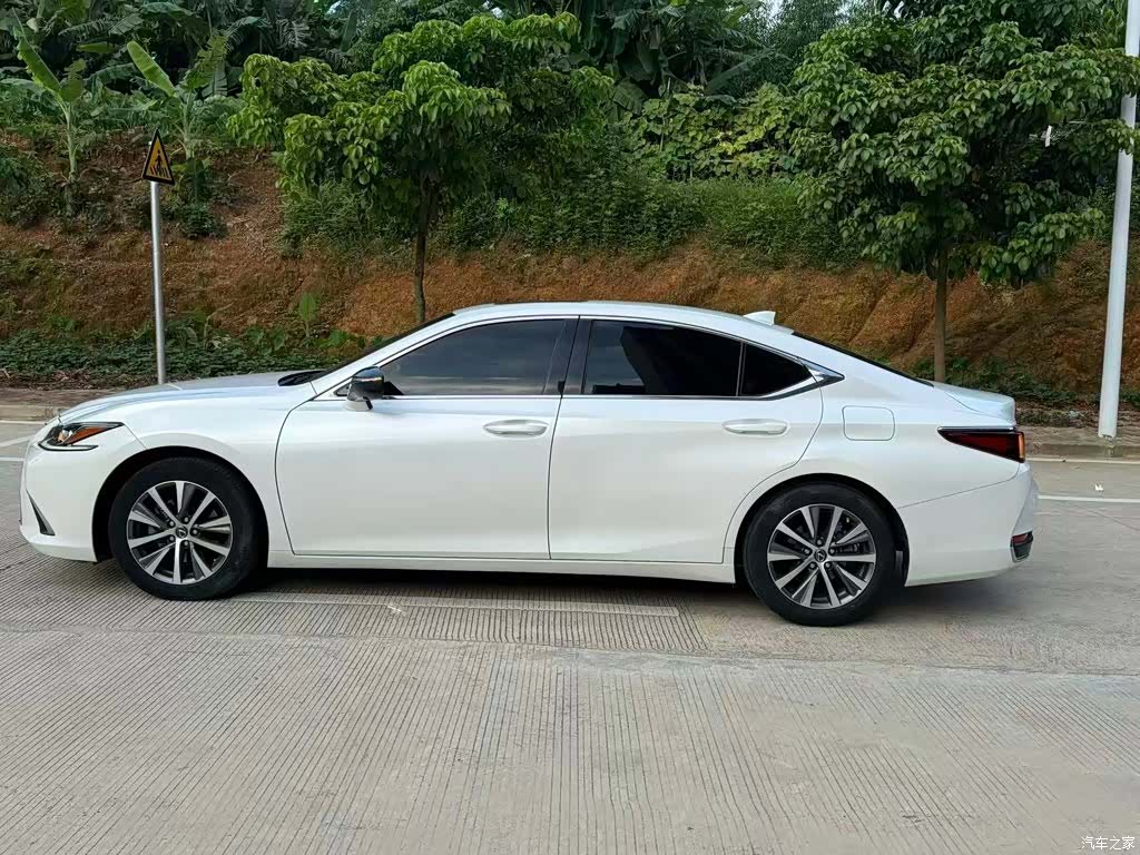 Lexus ES, 2020 9