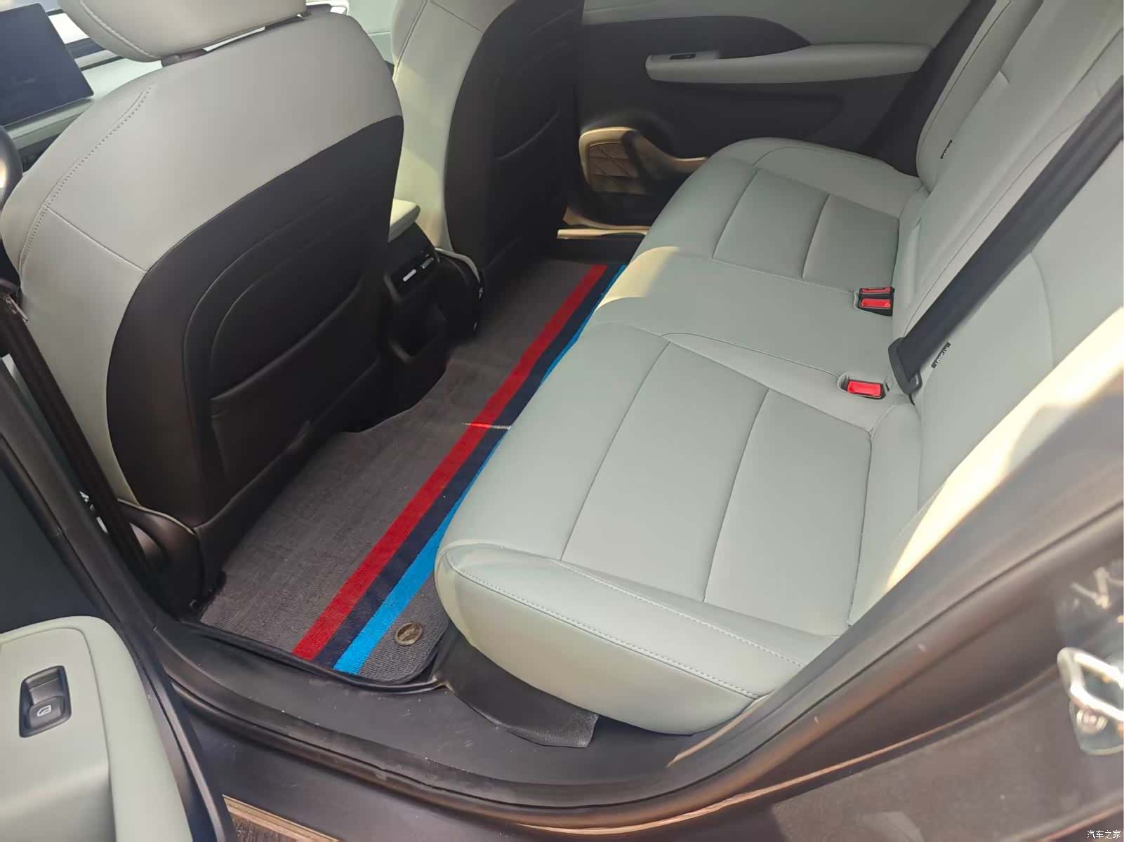 Roewe D6, 2025 8
