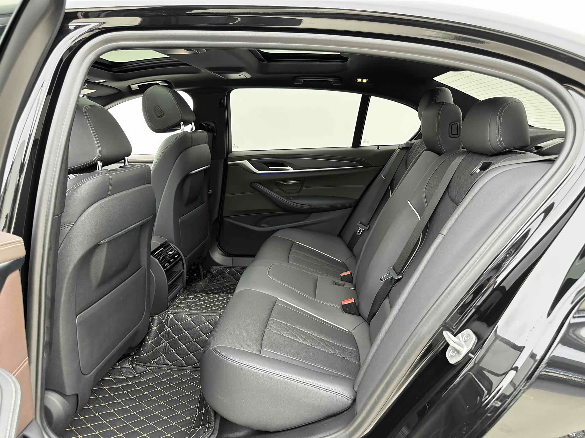 BMW 5 Series, 2021 все фото