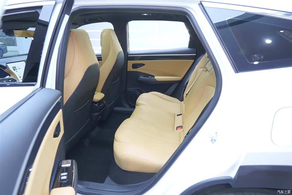 Geely Galaxy L7, 2024 17