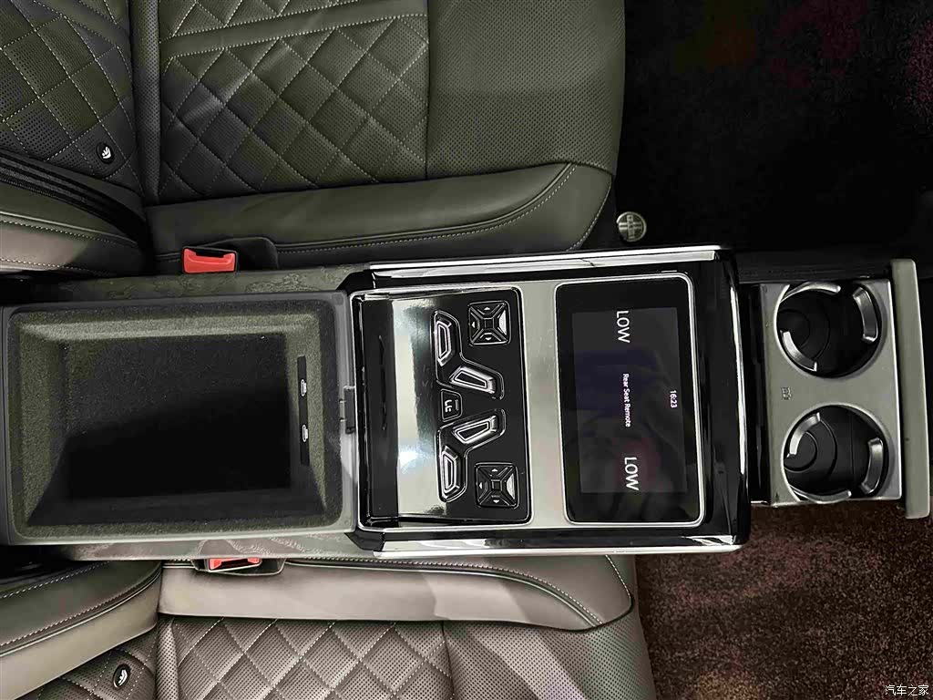 Audi A8L, 2025 28