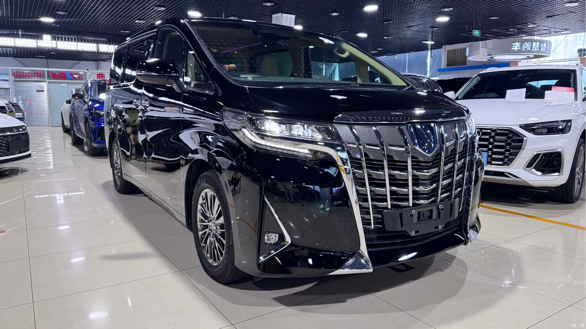 Toyota Alphard, 2022 3