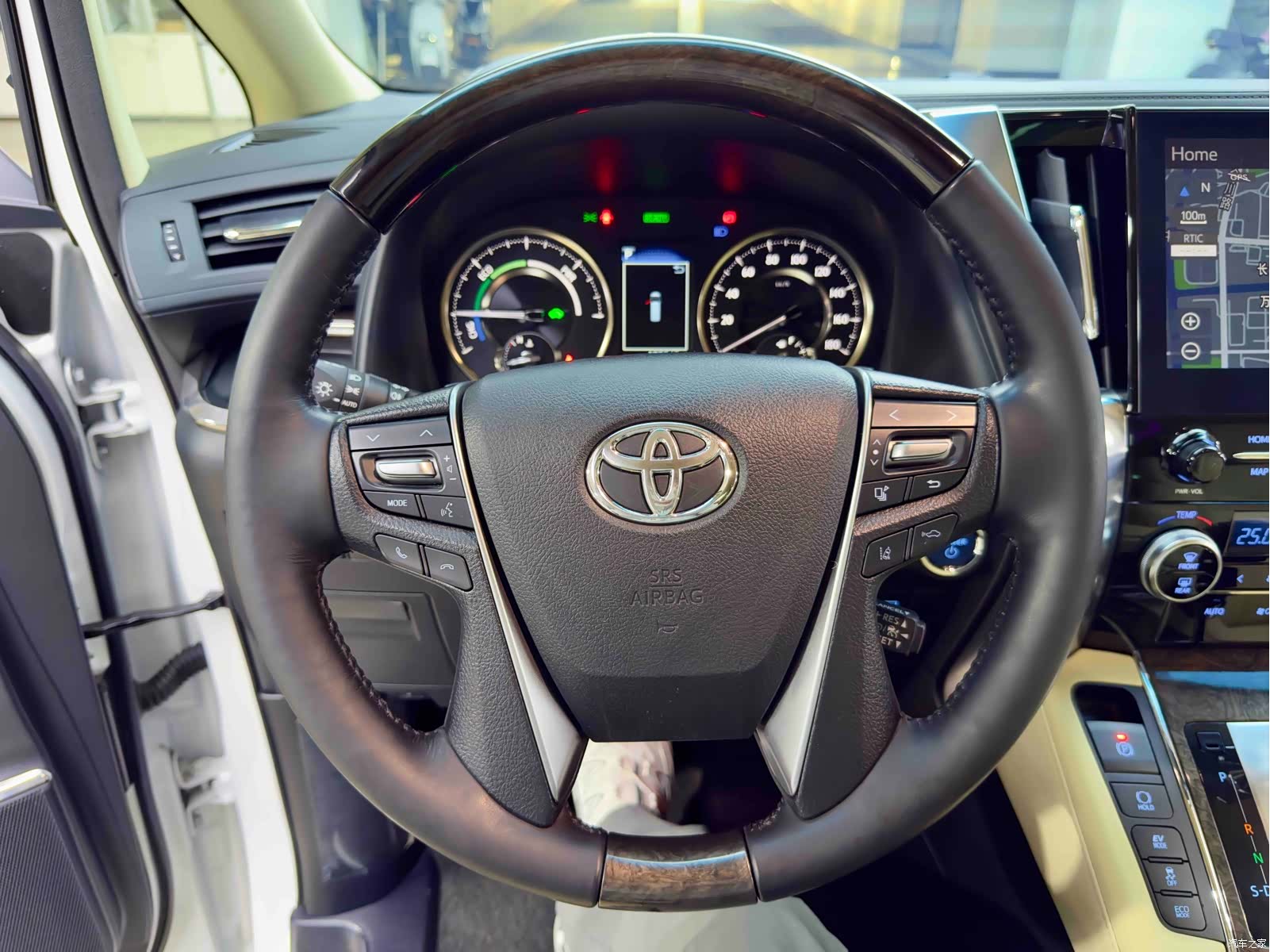 Toyota Vellfire, 2022 8
