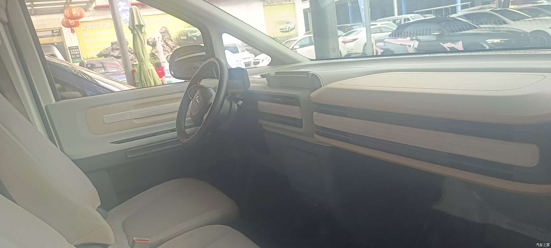 Maxus V1, 2025 15
